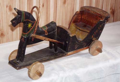 Городецкая топорная игрушка.