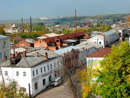 Спуск со смотровой площадки к улице Максима Горького.